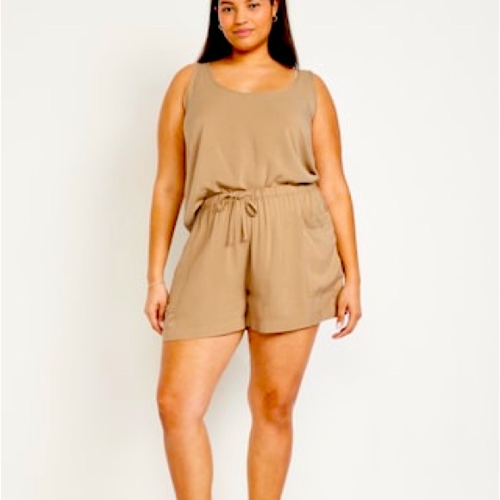 NWOT Old Navy High-Waisted Playa Shorts -- 3.5-inch inseam